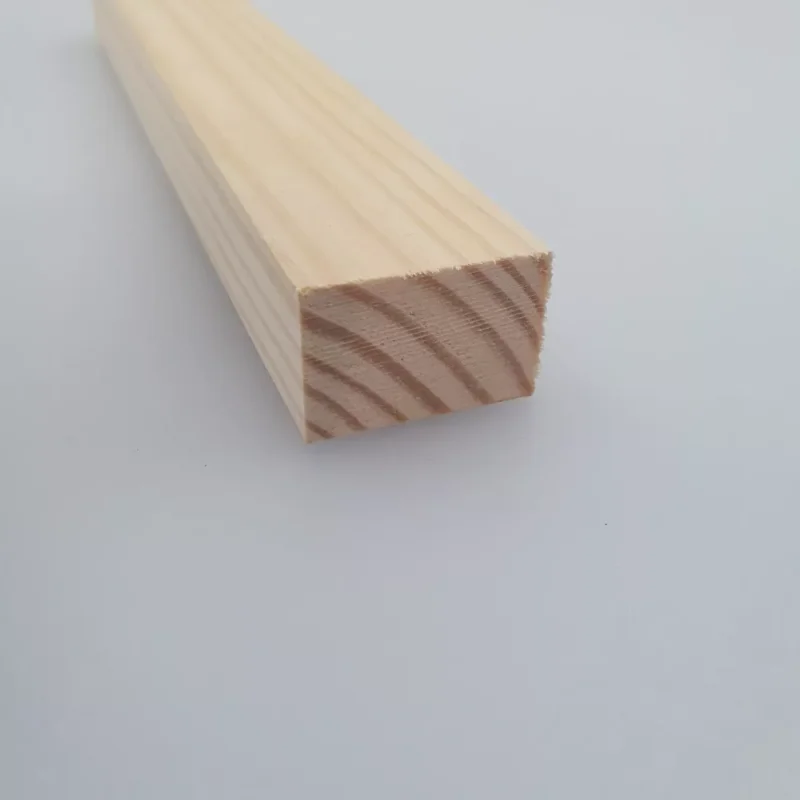 Outlet Gyalult borovi fenyő barkácsléc - kvadrátos/négyszögléc - 15x30x2000 mm - 2. osztály