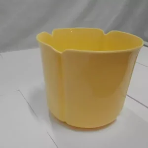 Vásárlói kedvenc Virágtartó kaspó, szirom formájú, 15 cm, sárga műanyag (214)